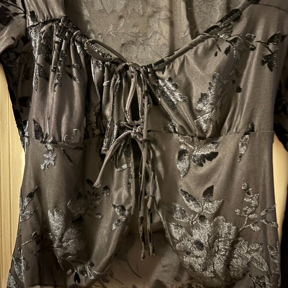 Kimchi Blue Black Floral Velvet Mesh Top – Size M - Picture 3 of 6